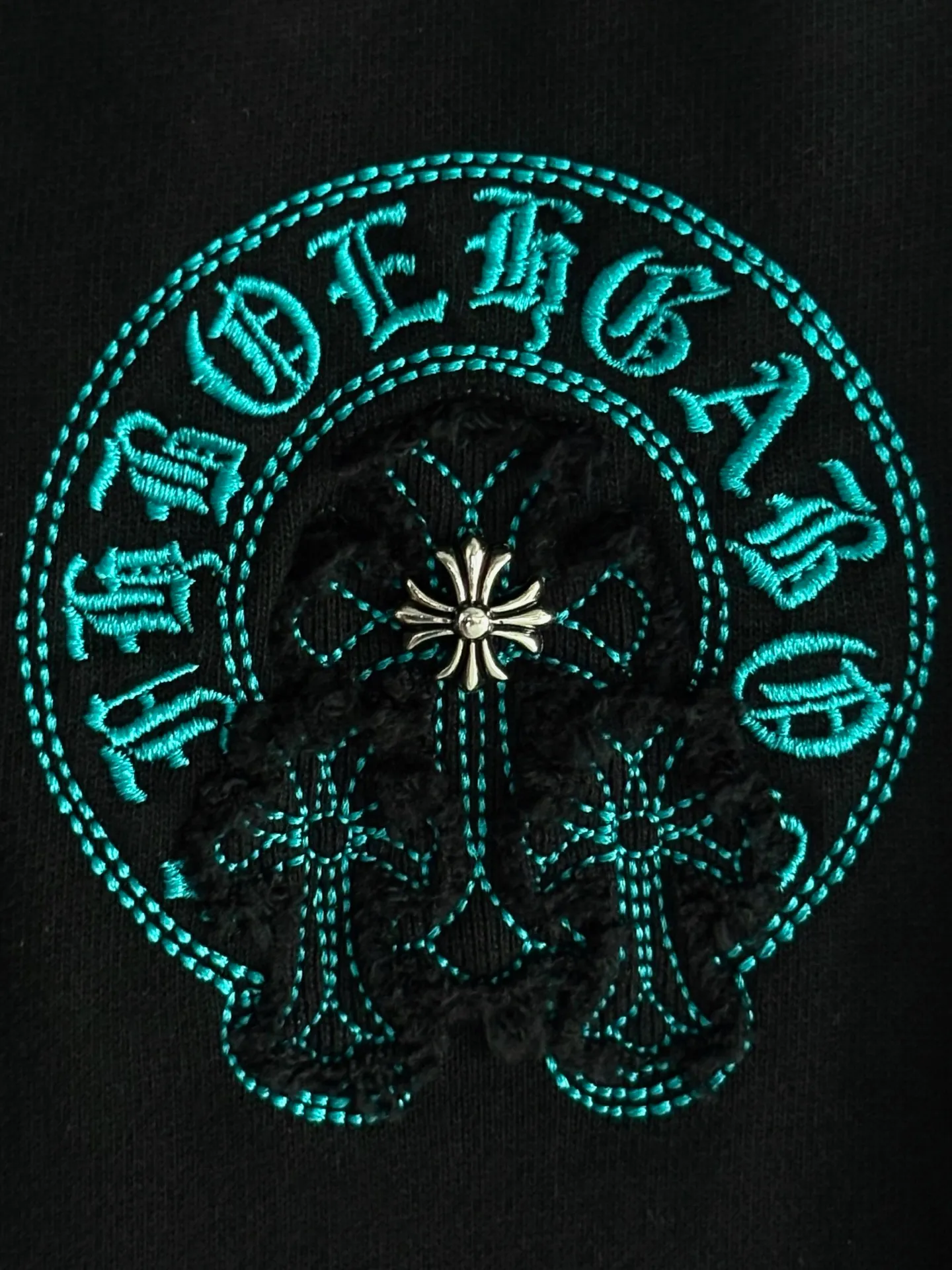 P270 [High Quality] Chrome Hearts Embroidered Horseshoe Rivets🪡+Watermark Letters‼ ️Autumn and winter straight sweatshirt trousers *Customized 420g terry cotton fabric, soft, skin-friendly and comfortable *Embroidery process: horseshoe print + rivet embroidery *A very simple and elegant classic continuation, both in terms of upper body comfort, it is unparalleled, interpreting your luxury and taste, creating your fashionable style and charm. Three complete standards. Same style for men and women. 𝐂𝐎𝐋𝐎𝐔𝐑: Black 𝐒𝐈𝐙𝐄: S-XL